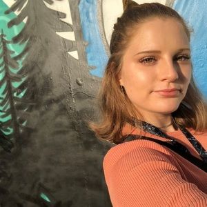 Meet your Posher, Laura